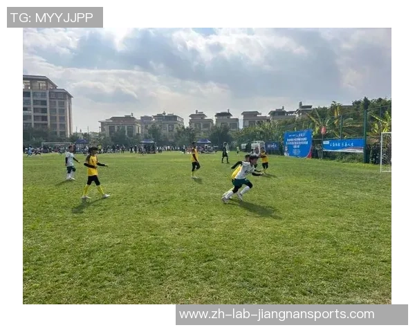 足球的魅力在于个体的拼搏与团队的默契而非简单的抱团取暖